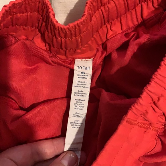 Hotty hot shorts lululemon size 10 - Picture 3 of 4